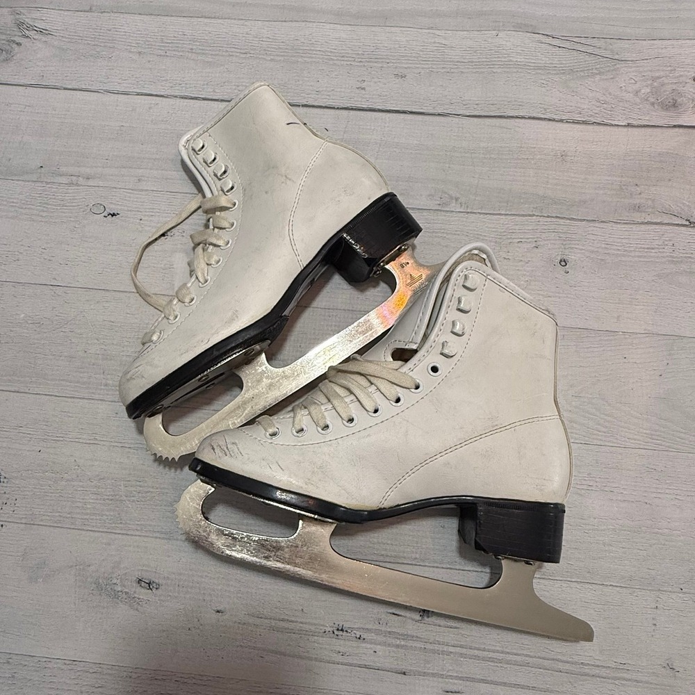 CCM PIROUETTE Girls Figure Skate White Junior size 3